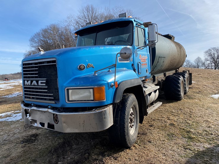 #425-•-mack-elite-cl-713-manure-truck-(has-wi-title)-(colfax,-wi)-image-1