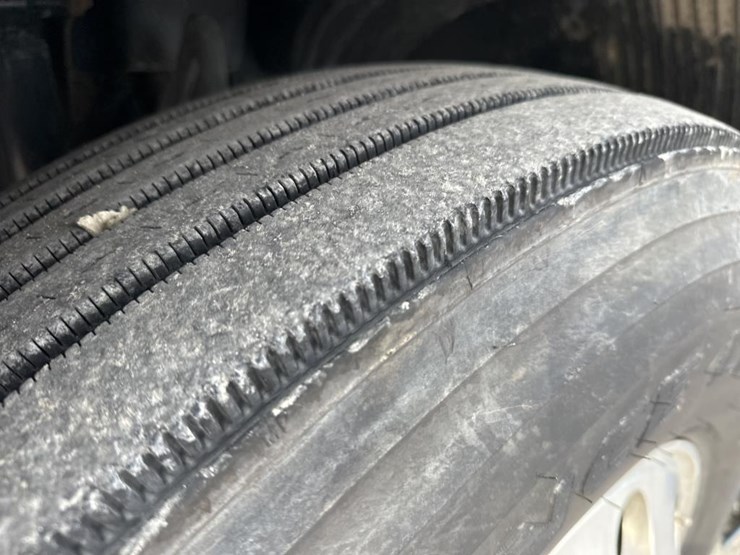 2003-volvo-10-image-55