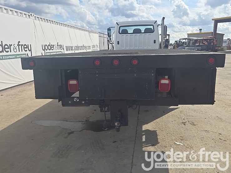 2021-freightliner-m2-106-image-62