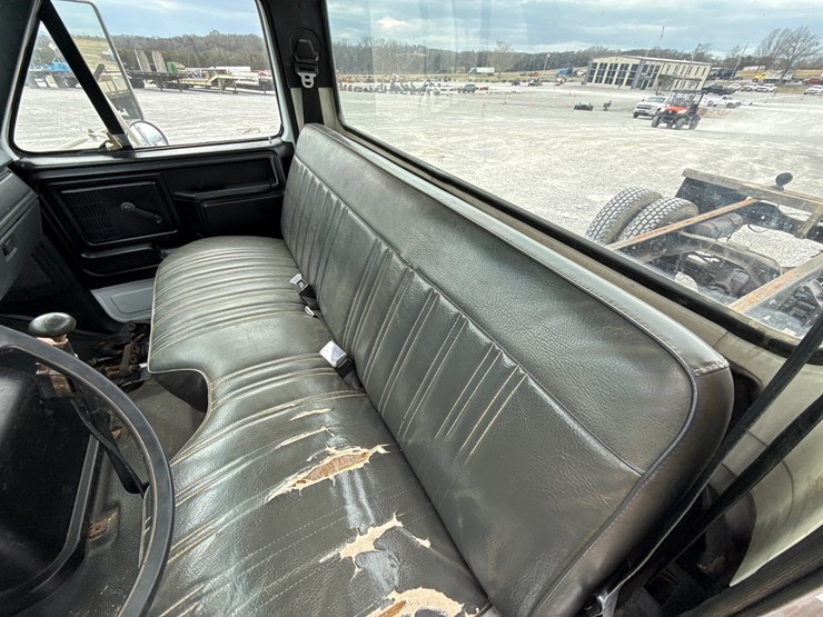 1994-ford-f800-image-32