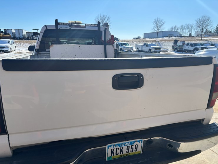 2005-chevrolet-2500-image-13