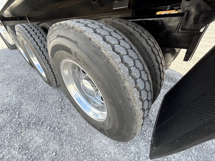 2008-peterbilt-367-image-24