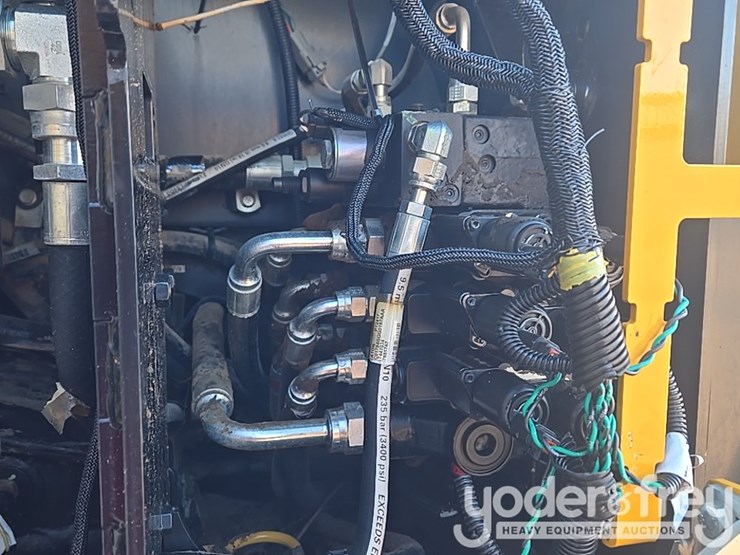 2018-deere-700k-image-48