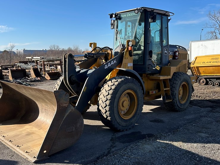 deere-444k-image-1