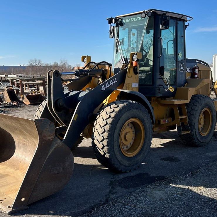DEERE 444K