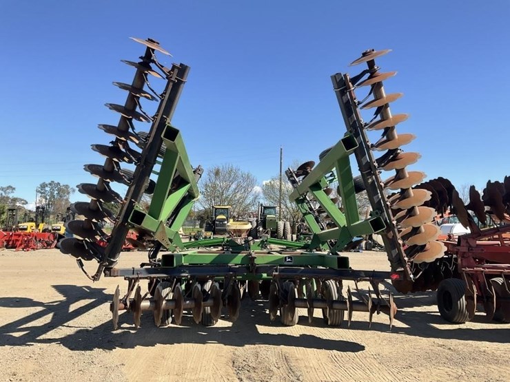 john-deere-32-image-5