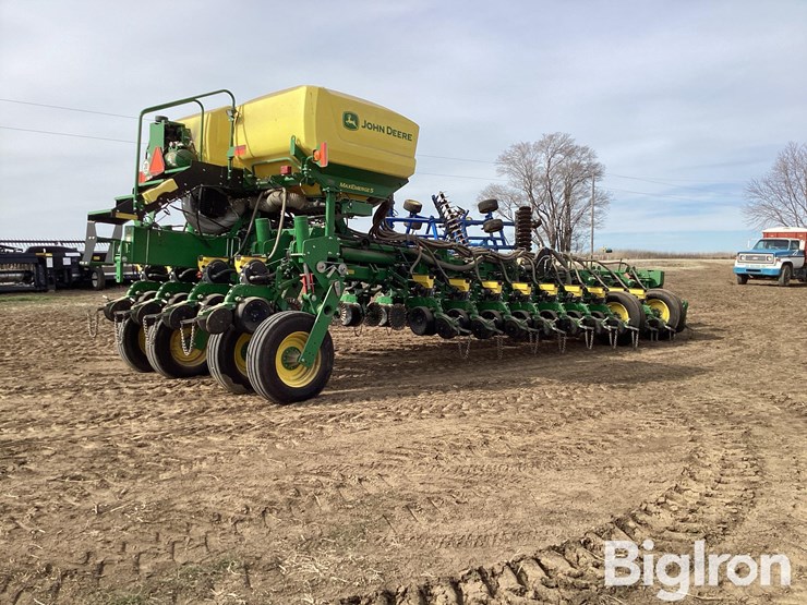 2022-john-deere-1775nt-image-5