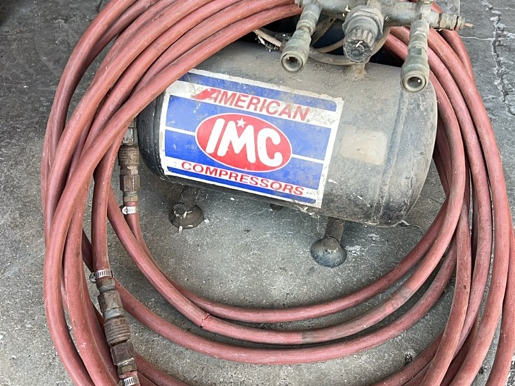 portable-carry-along-type-air-compressor-with-hose-image-4