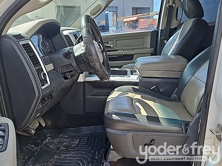 2010-dodge-ram-3500-image-43