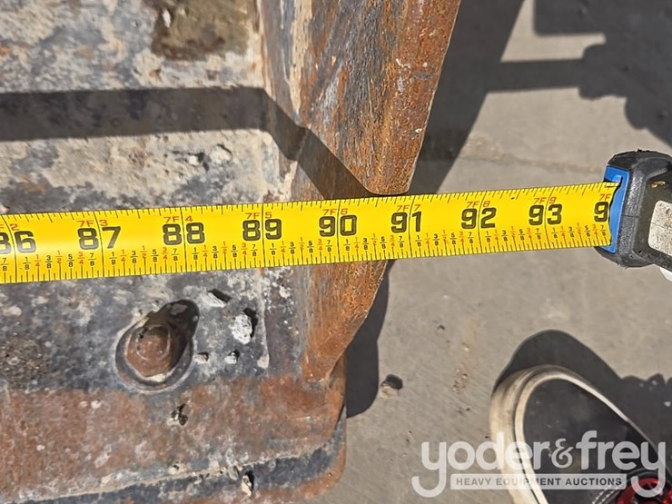 2010-deere-310sj-image-14