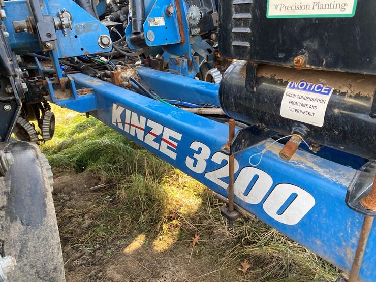 kinze-3200-image-44