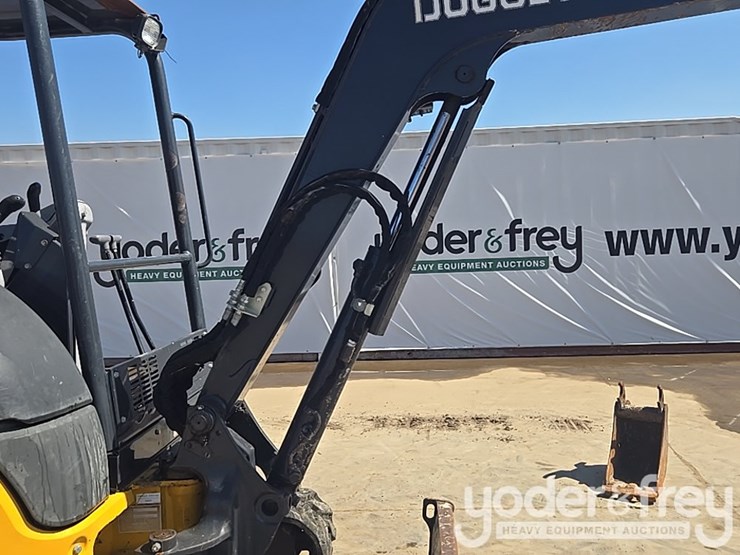 2020-deere-35g-image-45