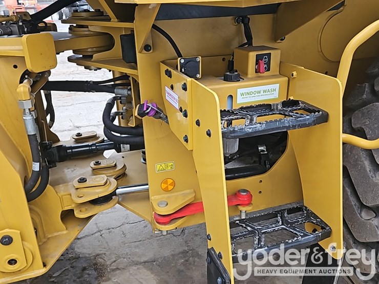 2026-caterpillar-926-image-31