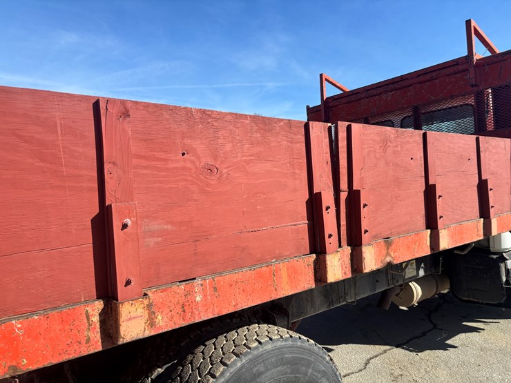 freightliner-fl70-image-44