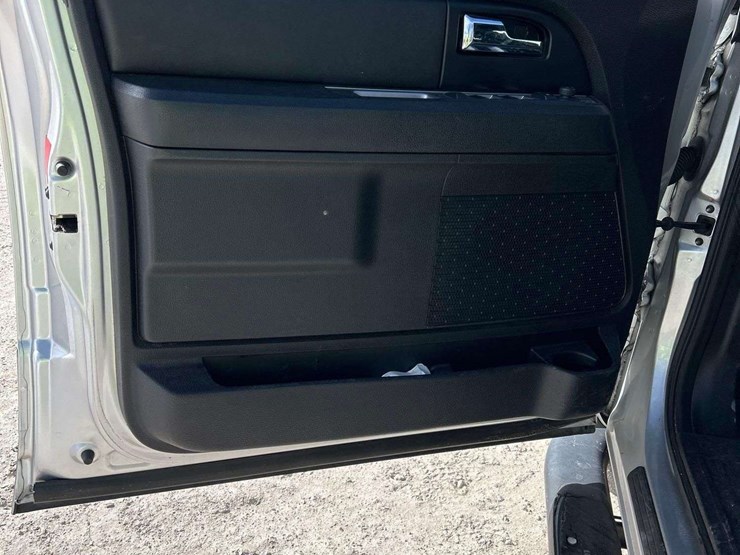 2017-ford-expedition-image-11