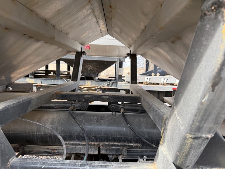 #40961-•-2011-magnolia-/-adams-t/a-fertilizer-tender-trailer-image-22