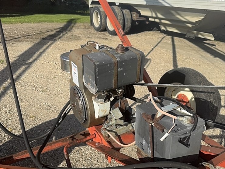 sakundiak-7–33-grain-auger-with-gas-engine-with-electric-start,-equipped-with-wheat-heart-drag-auger-image-10