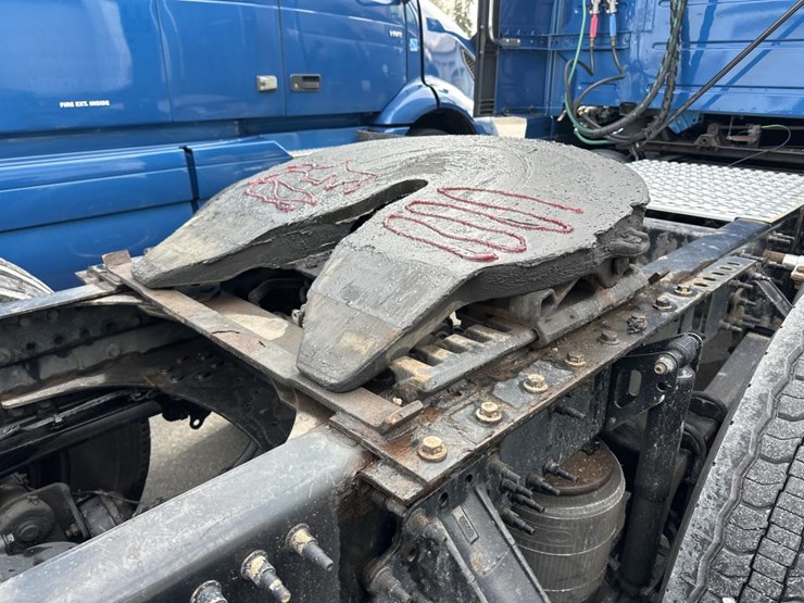 2019-volvo-10-image-24