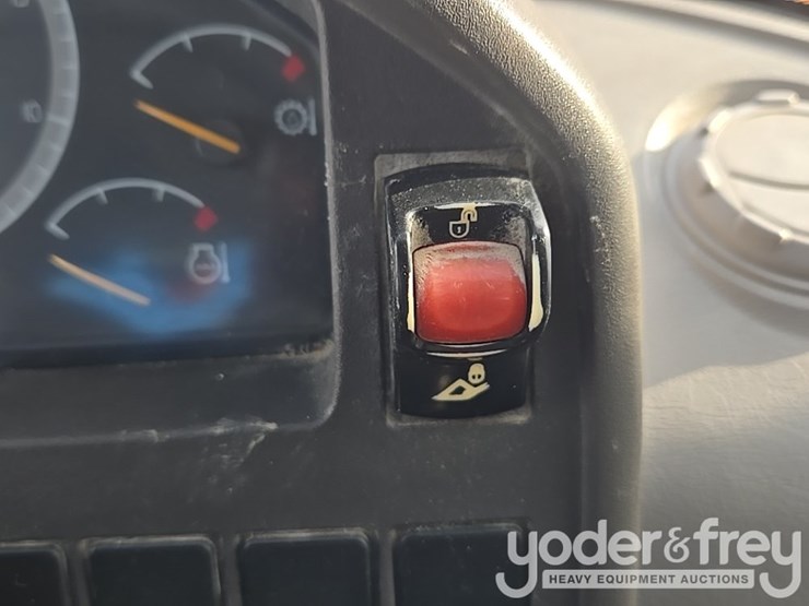 2014-volvo-l150h-image-105