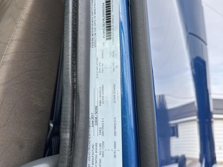 2018-volvo-10-image-68