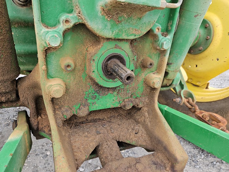 2014-john-deere-6105d-image-14