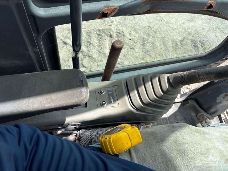 2006-deere-120c-image-14