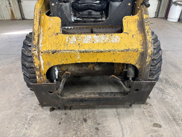 2013-caterpillar-226b3-image-16