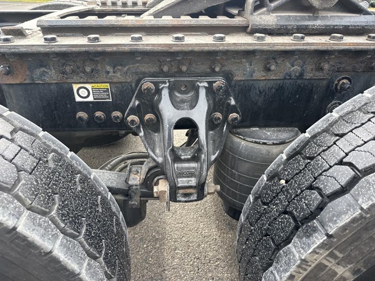 2020-kenworth-t680-image-36