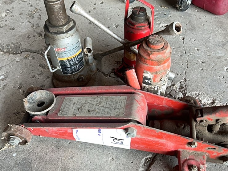 one-floor-jack,-also-three-good-hydraulic-bottle-jacks,-two-are-20-ton,-one-is-12-ton-image-1