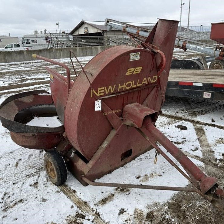 NEW HOLLAND 28