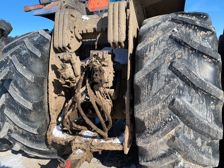 2011-new-holland-390-image-10