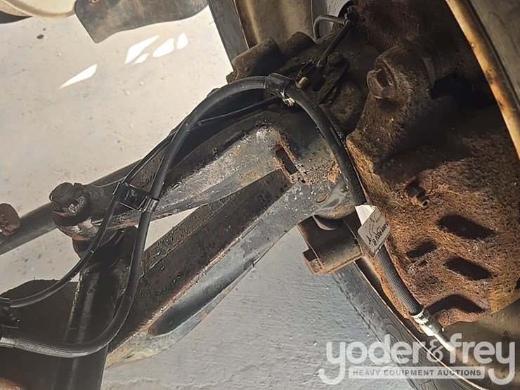 2020-freightliner-m2-106-image-18