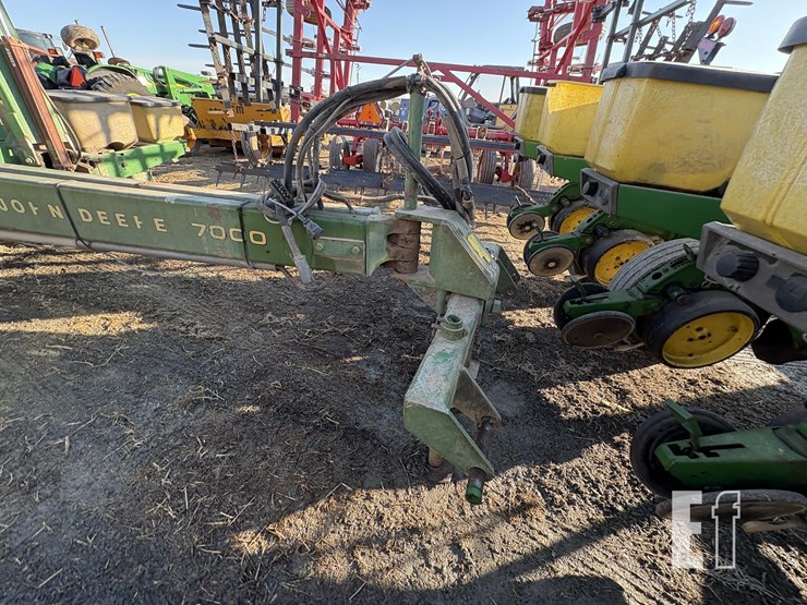 john-deere-7000-image-2