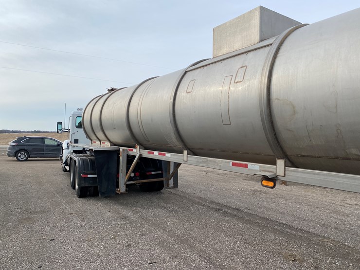 #502-•-2012-northern-8,500-gallon-semi-manure-tanker-(has-wi-title)-(waupun,-wi)-image-16