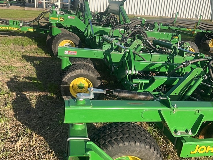 2018-john-deere-1910-image-96
