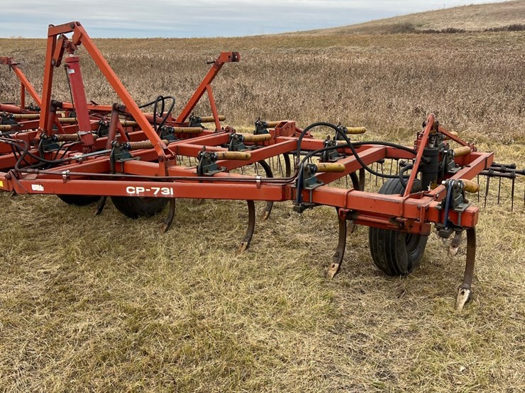 lot-49.-1981-33’-morris-magnum-model-cp-731-chisel-plow-w/3-bar-harrows,-well-maintained-unit,-super-clean-and-straight,-check-photos-image-40
