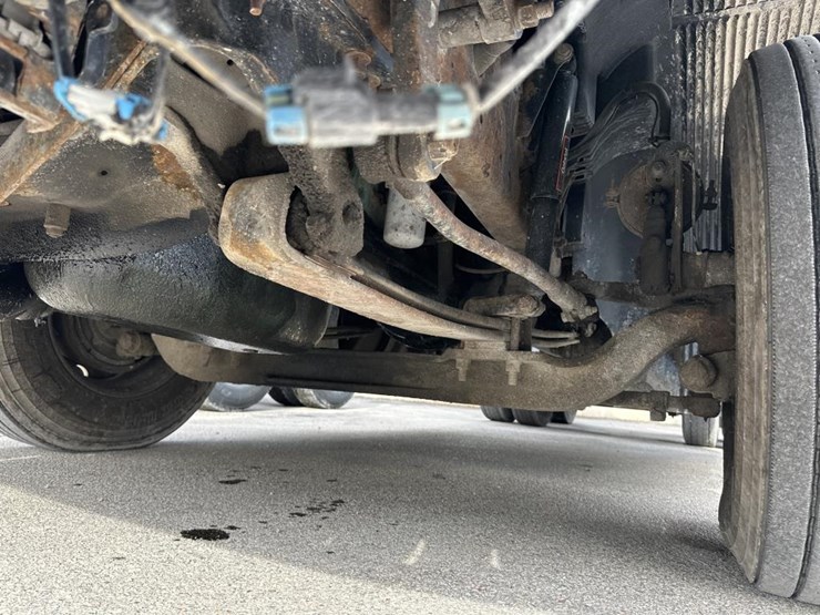 2003-volvo-10-image-35