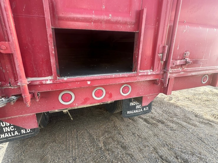 lot-12.-1981-ih-tandem-twin-screw-grain-truck,-very-good-19’-strong-box-and-hoist,-roll-tarp,-466-diesel,-5+4-
vin-af195bca10481-image-18
