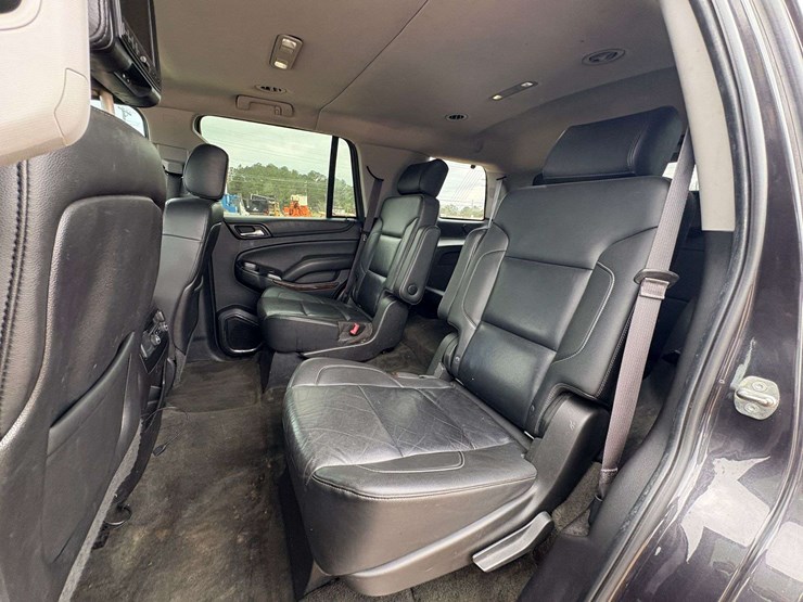 2015-chevrolet-tahoe-lt-image-16