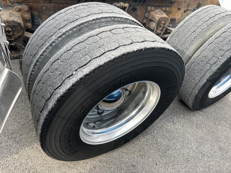 2003-volvo-10-image-56