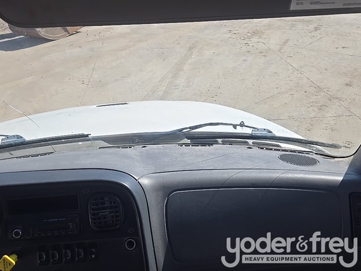 2017-freightliner-m2-106-image-71