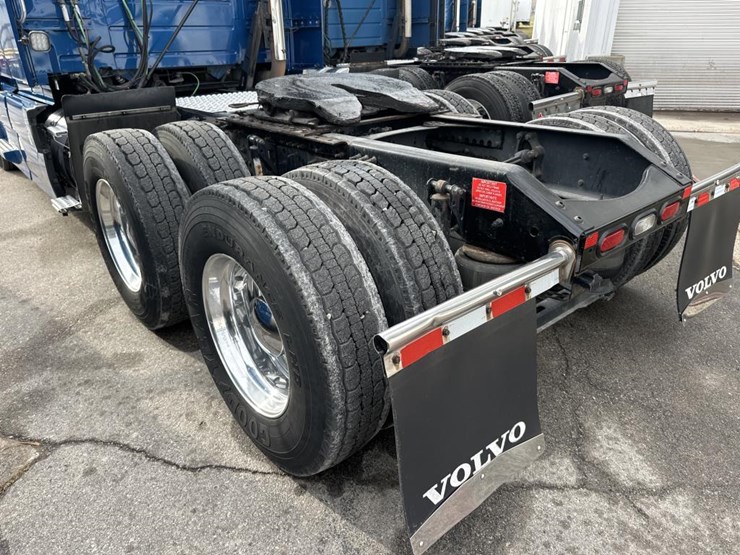 2018-volvo-10-image-15