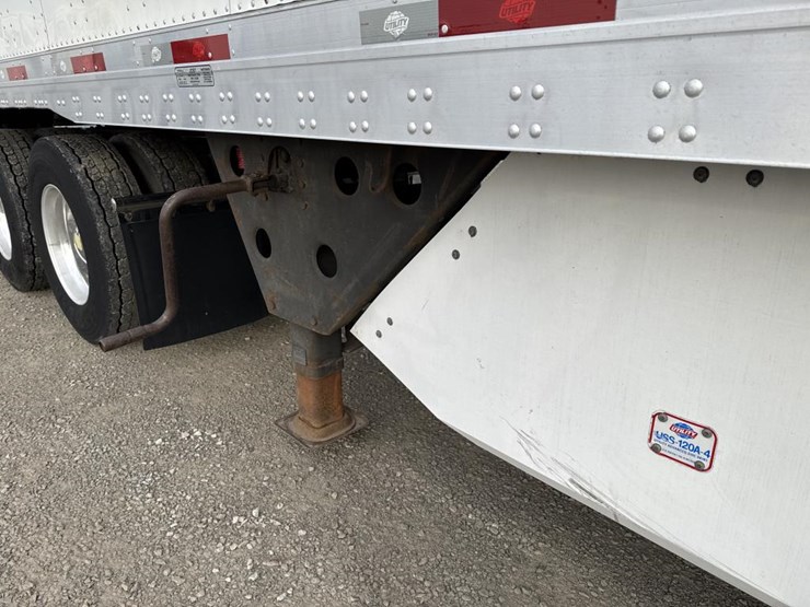 2019-utility-53'-image-22