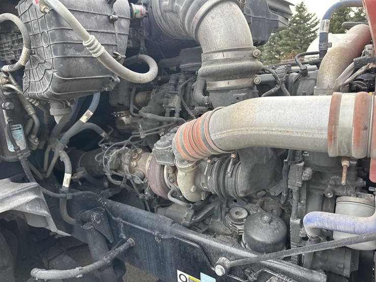 2022-kenworth-t680-image-29