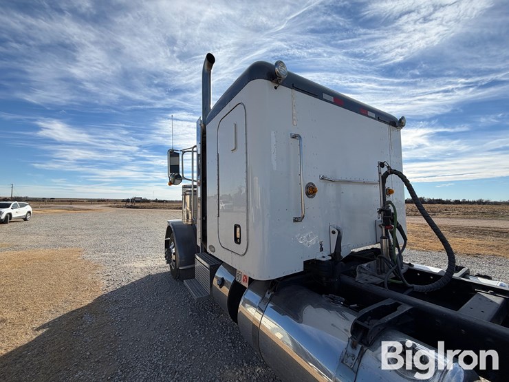 2013-peterbilt-388-image-17