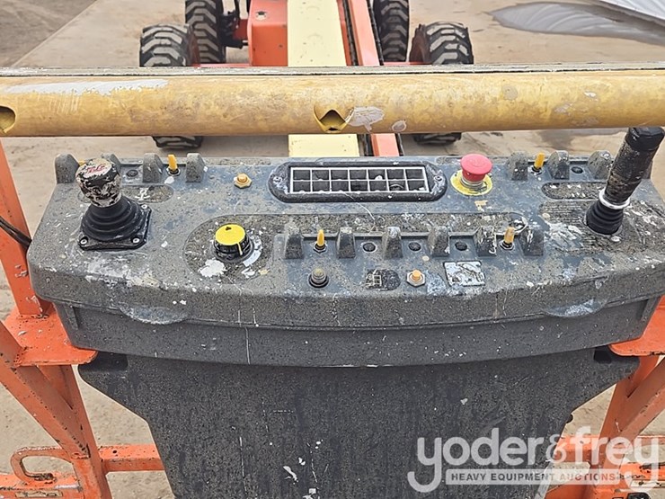 2015-jlg-600s-image-60