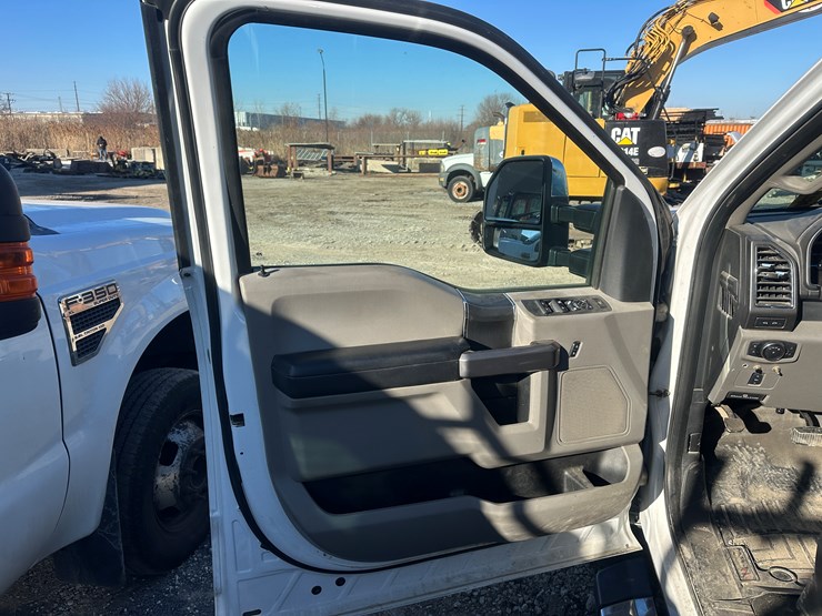 2018-ford-f350-image-30