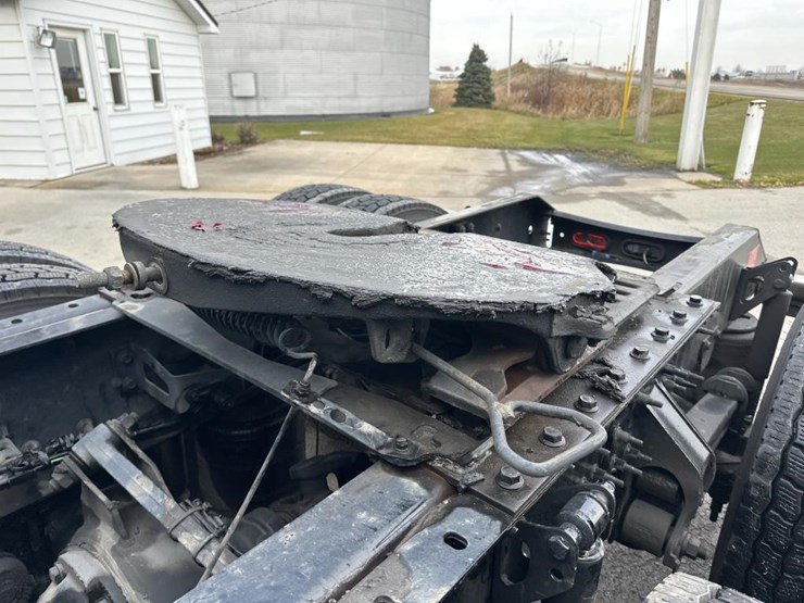 #2225-•-2024-volvo-vnl-sleeper-cab-semi-truck-tractor-image-29