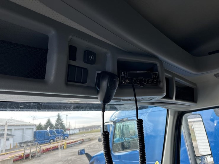 2022-volvo-10-image-47