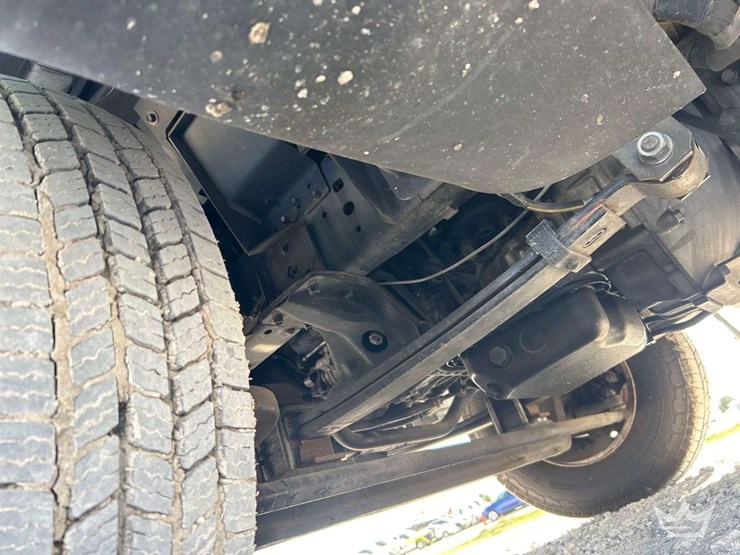 2016-isuzu-npr-image-17